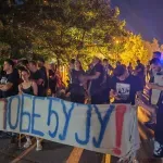 U Savinom Selu duže od devet sati traje protest podrške studentima, SNS organizovala kontraskup