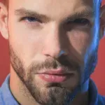 Od nege kože do udaranja čekićem: Kako je „looksmaxxing” postao najopasnija opsesija modernih tinejdžera?