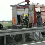 Sudar dva kamiona na autoputu ka Šimanovcima: Jedan šleper izgoreo, saobraćaj obustavljen (VIDEO)