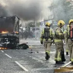 Napad nožem pokrenuo talas nasilja u Belfastu: Stotine maskiranih osoba uzvikuju "stranci napolje"