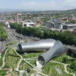 Ruši se nikad završeni futuristički kompleks koji je trebalo da postane novi simbol Tbilisija