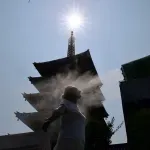 Devojka poginula u Japanu nakon što je na nju pao muškarac koji je preživeo pad sa 12. sprata