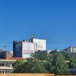 Za tri banera na zgradama BIP-a plaća se više od 20.000 evra mesečno: Koliko SNS troši na kampanju "Srbija pobeđuje"?