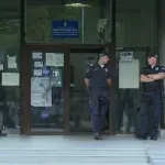 Članica Zbora Rakovica privedena uoči protesta ispred policijske stanice, pa puštena posle dva sata