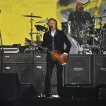Pol Makartni otpevao legendarni hit Bitlsa na venčanju Tejlor Svift i Travisa Kelsija