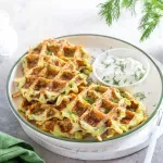Recept dana: Slane vafle sa tikvicama i feta sirom