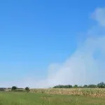 Iako je požar lokalizovan, ogroman, gust dim širi se iznad deponije u Ubu, zasipa se zemljom i peskom