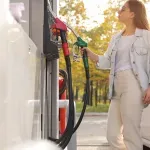 Otvor za gorivo nije uvek na istoj strani automobila - za to postoji nekoliko razloga