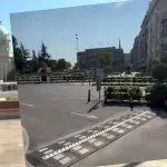(VIDEO) Na ulaz na parking kod Skupštine Srbije postavljeni jednosmerni šiljci za kontrolu saobraćaja