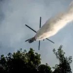 (VIDEO) Sudarila se dva helikoptera za gašenje požara u Grčkoj, posada jednog poginula