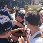 (VIDEO) Policija oduzela transparent "Studenti pobeđuju" tokom EXPO karavana u Kruševcu