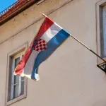 Pevačica iz Srbije kažnjena u Hrvatskoj zbog pesme o Krajini i neprijavljenog boravka