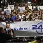 (BLOG) Veliki broj ljudi na skupu podrške Zoranu Kesiću i ekipi Njuz.neta: "Ovde su i 24 minuta previše"