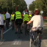 Više desetina Čačana dočekalo studente koji biciklima putuju po Srbiji