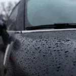 Naučnici otkrili kako kapljice vode mogu da oštete zaštitni sloj automobila