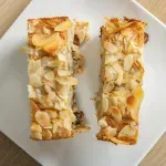 Recept dana: Kolač sa jabukama i listićima badema