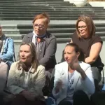 "Ne ćutite - niste same": Većinski deo glumačkog ansambla SNP pružio podršku balerinama