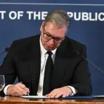 Aleksandar Vučić podneo ostavku na mesto predsednika Srbije