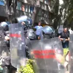 (VIDEO) Policija sprečava Nišlije da stignu do predsednika, na ulicama i Žandarmerija