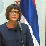 "Devojka je prva napala policajca, ona prilazi i udara ga": Maja Gojković kaže da je "pažljivo gledala" snimak