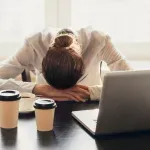 Navike koje troše energiju tokom prepodneva - kako ih izbeći?