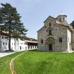 Teška mehanizacija u zaštićenoj zoni Visokih Dečana, Eparhija traži obustavu