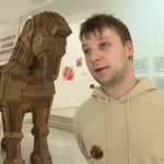 „Ustav je naše oružje“: Student o simbolici umetničke instalacije „Trojanski konj“
