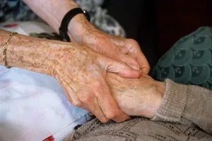 Zakon o paliativni in hospic oskrbi “strokovno pomanjkljiv in neprimeren”