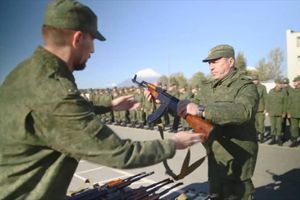 Putin prevzema vajeti v vojski in zaostruje kazni za vojake, ki nočejo v boj