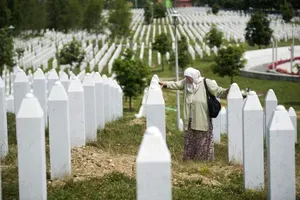 Ostre besede zaradi resolucije glede dneva spomina na genocid v Srebrenici