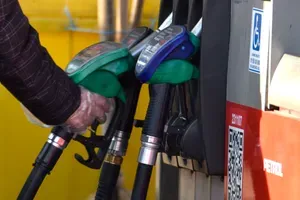 Znano, kakšne bodo v torek nove cene goriv: s točenjem ni treba hiteti