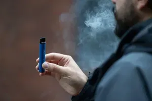 Spremembe za kadilce: po novem prepovedane arome in kadilnice