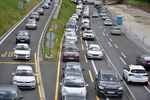Med prazniki bo na cestah več avtomobilov: kdaj bo največ gneče