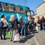 Že pred sezono gneča na avtobusih: “Ker je toliko turistov, ni prostora za vse”