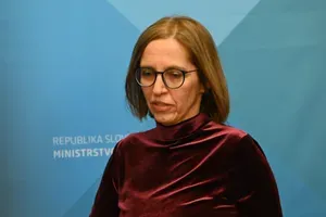 Ministrica Prevolnik Rupel priznala, da položaj s čakalnimi dobami ni rožnat