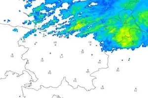 Hladna fronta že dosegla Slovenijo: spremljajte, kako se premikajo padavine