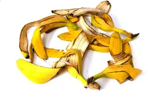 Rastline vam bodo hvaležne: kako v vrtu uporabiti bananine olupke