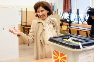 V Severni Makedoniji velika zmaga opozicijske kandidatke, a potreben drugi krog