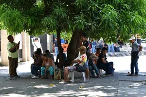 Neznosna vročina na Filipinih: “Tako vroče je, da se ne da dihati”