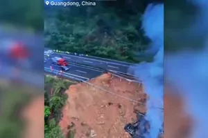 V zdrsu avtoceste na Kitajskem umrlo najmanj 19 ljudi