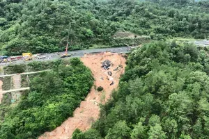 Po zrušitvi avtoceste na Kitajskem najmanj 24 mrtvih
