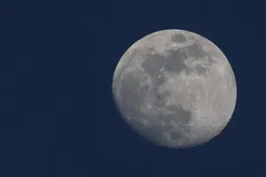 Kaj bi se zgodilo, če bi Luna nenadoma izginila?