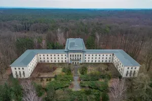 V Berlinu podarjajo zapuščeno vilo, ki je bila v lasti nacističnega ministra