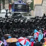V Gruziji množični protesti, oblasti grozijo z aretacijo protestnikov