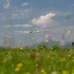 Tik ob avstrijsko-slovenski meji strmoglavilo jadralno letalo, pilot umrl