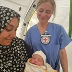 V zasilni bolnišnici v Rafi se je rodil prvi otrok: poimenovali so ga “podpora”