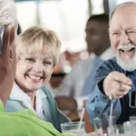 Tveganje za demenco se zmanjša ob uporabi slušnih aparatov