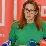 Ministrica Andreja Katič obsodila spletne pozive k nasilju nad sodniki