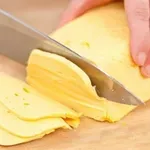 Domácí sýr máte hotový okamžitě a netřeba ani syřidlo. Začala jsem s malou dávkou, ale teď si dělám celý hrnec!