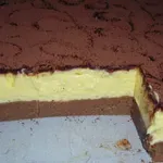 Smetanovo-piškotový koláč plněný luxusním vanilkovým krémem!